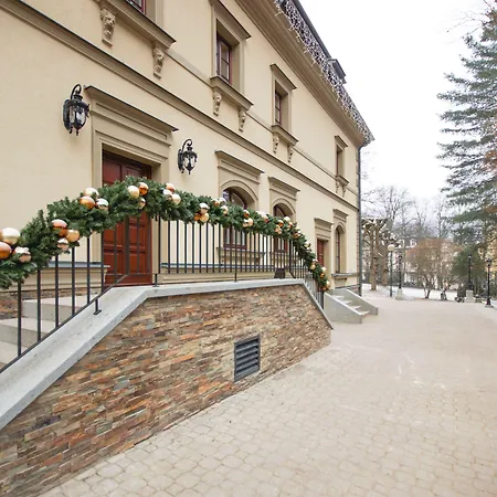 Otel Male Versailles 4*