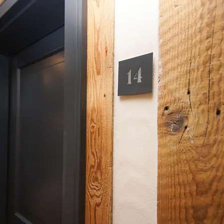 Male Versailles Otel 4*