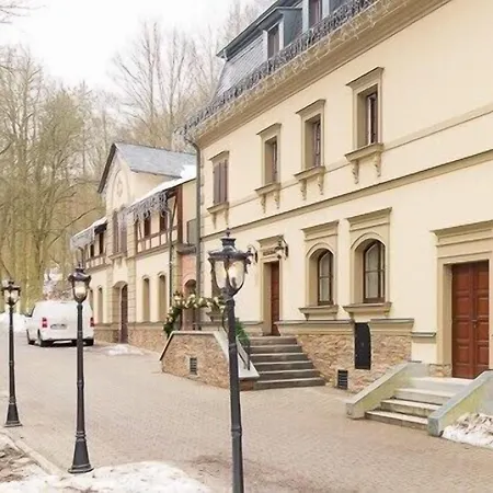 Otel Male Versailles 4*