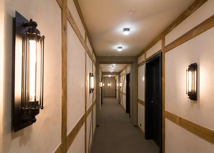 Male Versailles Hotell 4*