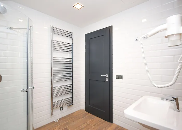 Male Versailles Hotell 4*